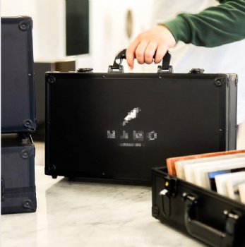 porcelain sample suitcase